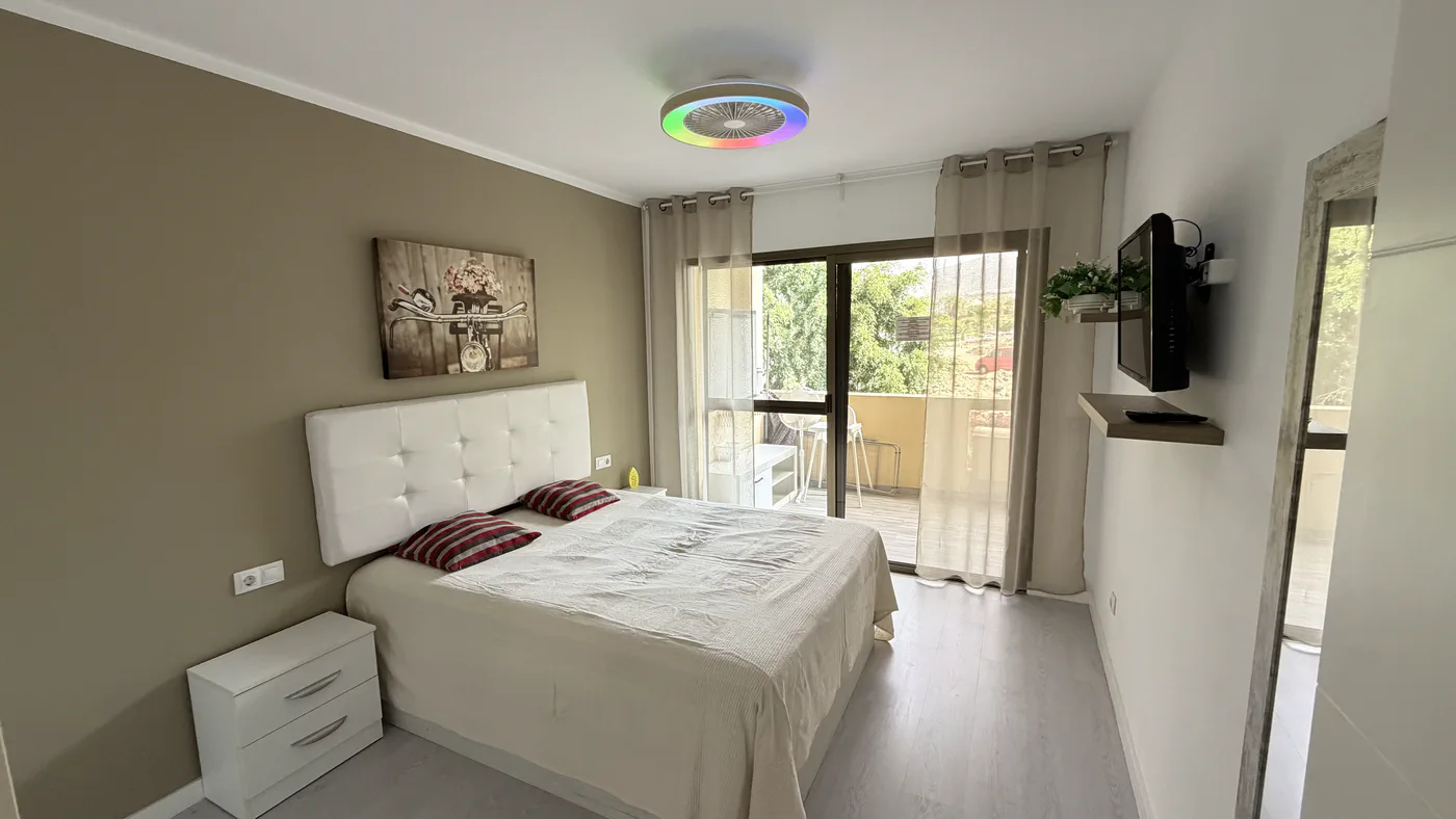 Schlafzimmer mit Doppelbett