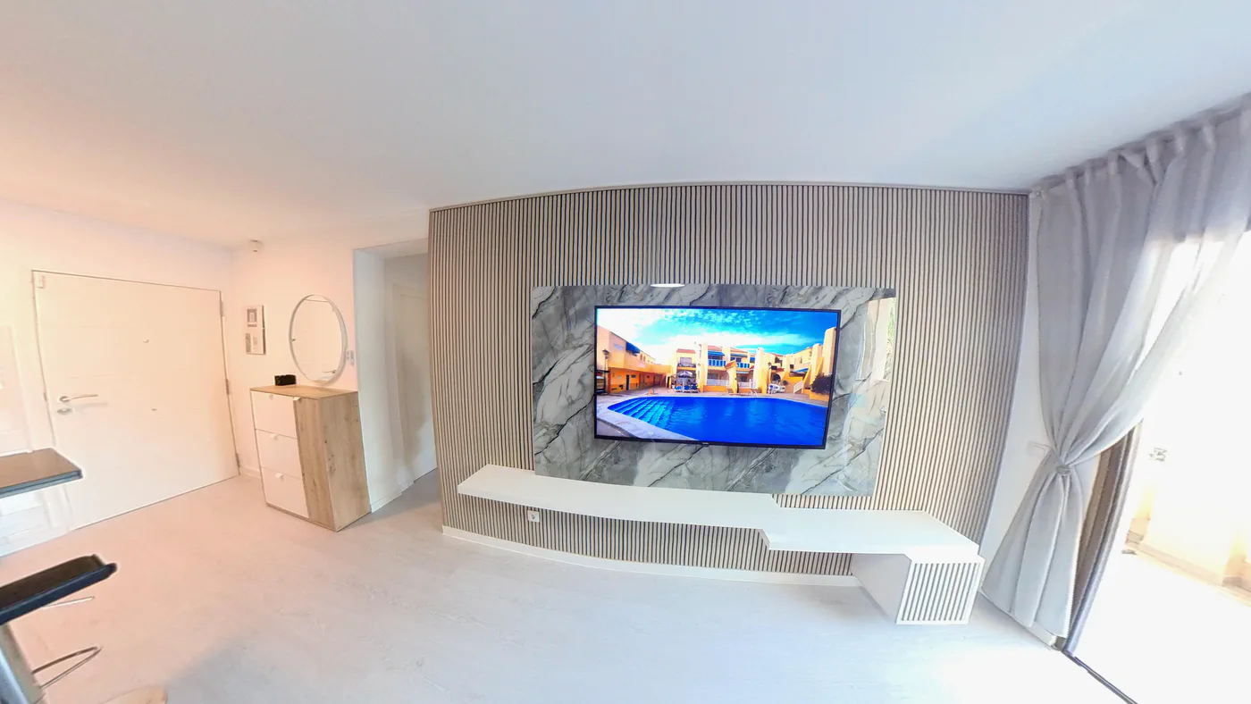 Wohnbereich mit Smart-TV